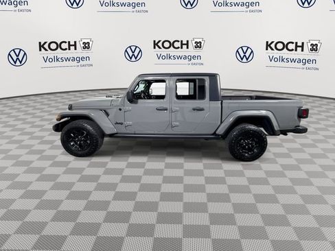 Used 2021 Jeep Gladiator Willys image 5