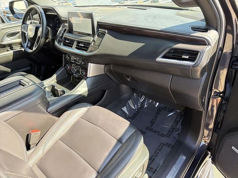 Used 2024 Chevrolet Suburban LT RWD image 28