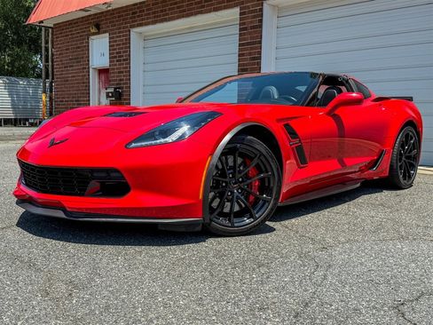 Used 2019 Chevrolet Corvette Grand Sport w/ Carbon Flash Badge Package RWD image 5