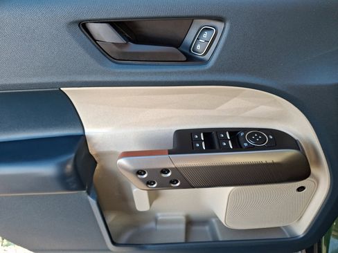 Used 2025 Ford Maverick Lariat w/ 4K Tow Package image 12