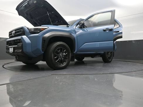 Used 2025 Toyota 4Runner SR5 AWD/4WD image 31