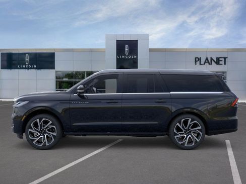 New 2026 Lincoln Navigator L Black Label AWD/4WD image 3
