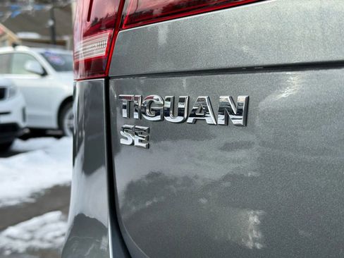 Used 2018 Volkswagen Tiguan SE w/ Panoramic Sunroof Package image 7