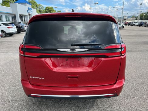 Used 2025 Chrysler Pacifica Select FWD image 6
