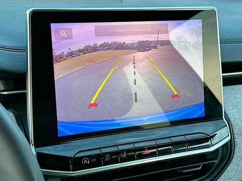 Used 2024 Jeep Compass Latitude image 13