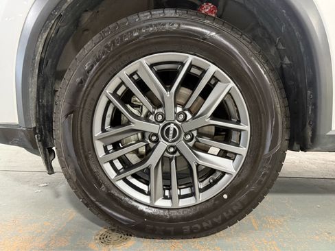 Used 2024 Nissan Rogue S AWD/4WD image 8