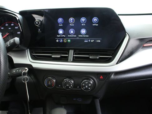 Used 2024 Chevrolet Trax RS FWD image 19