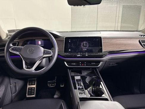 Used 2025 Volkswagen Atlas SEL Premium R-Line image 12