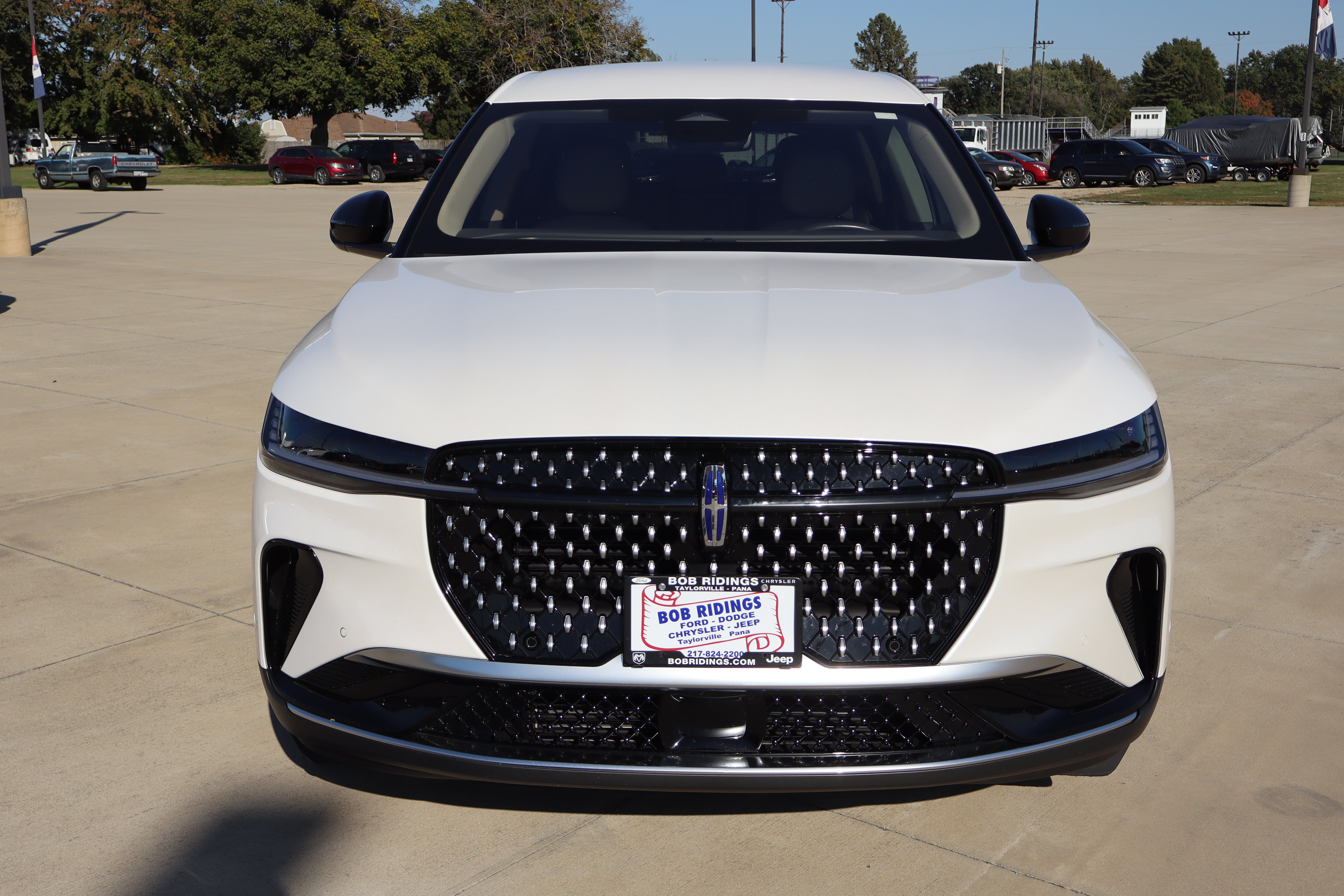Used 2024 Lincoln Nautilus Premier AWD/4WD image 2