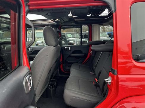 Used 2019 Jeep Wrangler Unlimited Sahara w/ Cold Weather Group image 13