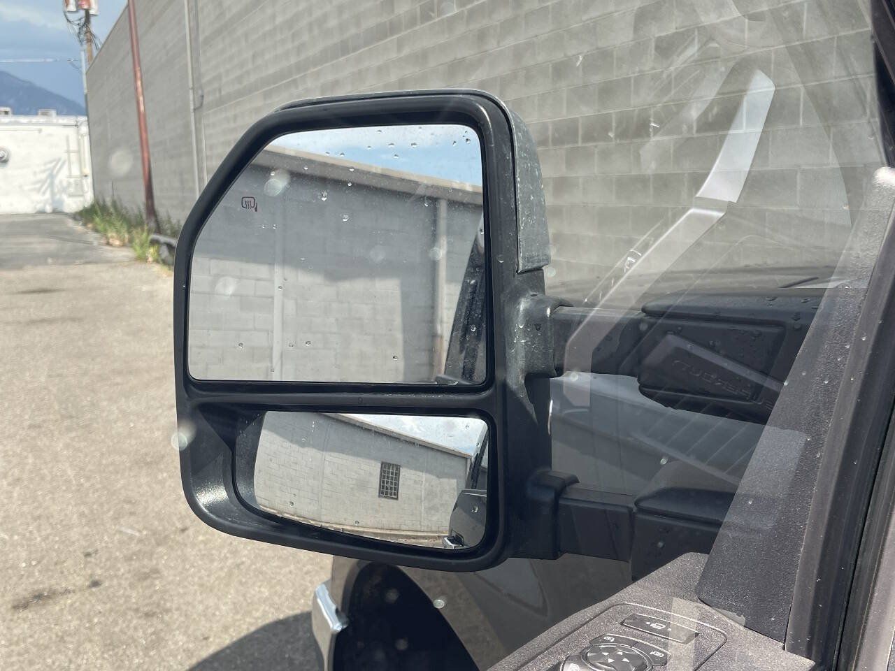 Used 2019 Ford F250 Lariat w/ Lariat Value Package AWD/4WD image 4