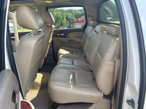 Used 2013 Chevrolet Avalanche LTZ image 8