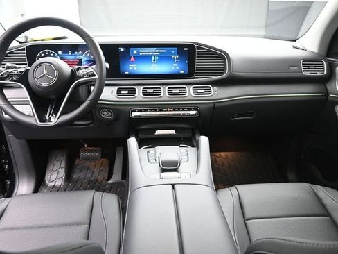 Used 2026 Mercedes-Benz GLS 450 4MATIC image 9