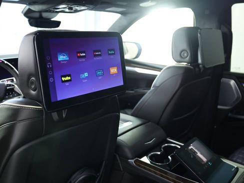 Used 2025 Cadillac Escalade Sport Platinum AWD/4WD image 16