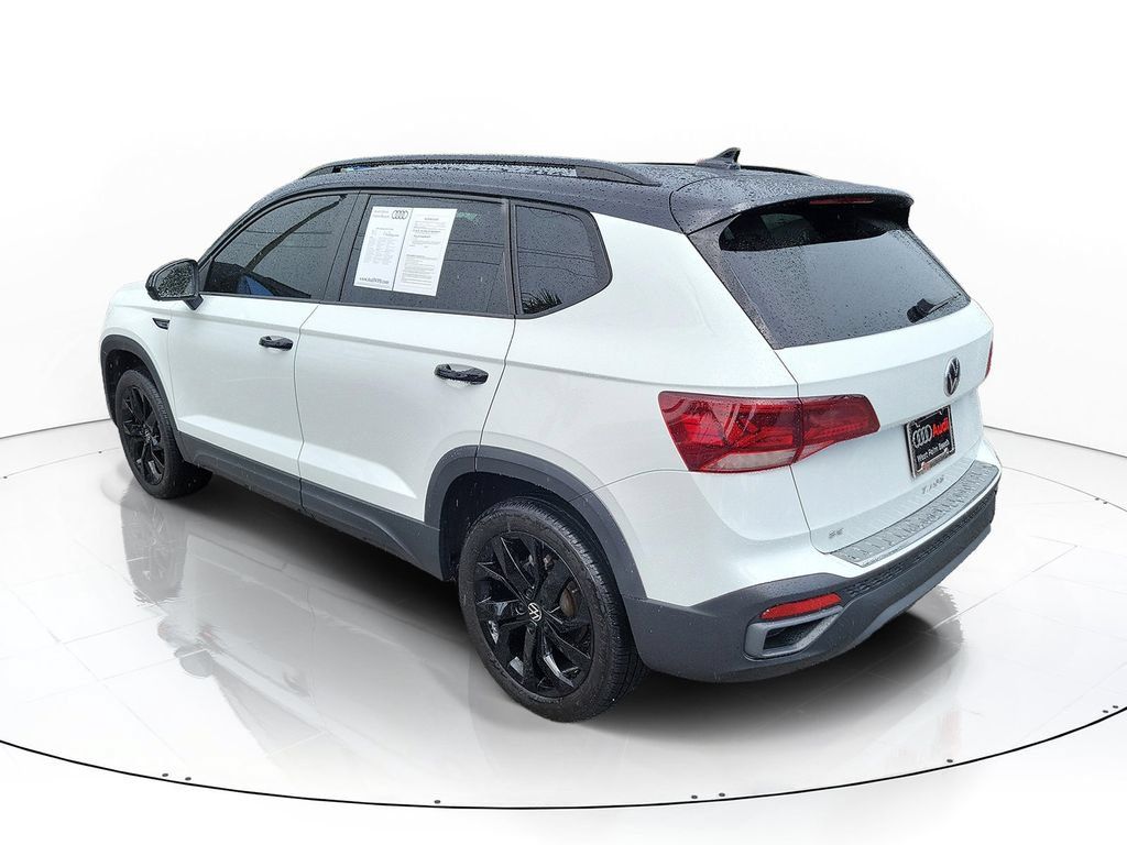 Used 2024 Volkswagen Taos SE FWD image 3