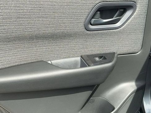 Used 2023 Nissan Rogue S image 15