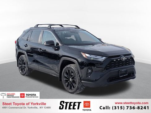 Used 2022 Toyota RAV4 XLE Premium image 1
