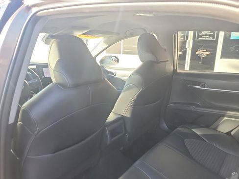 Used 2023 Toyota Camry SE image 10