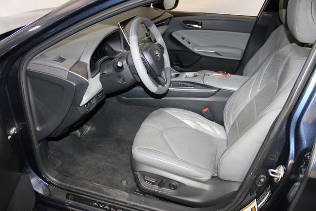 Used 2019 Toyota Avalon Limited w/ All Weather Liner Package FWD image 6
