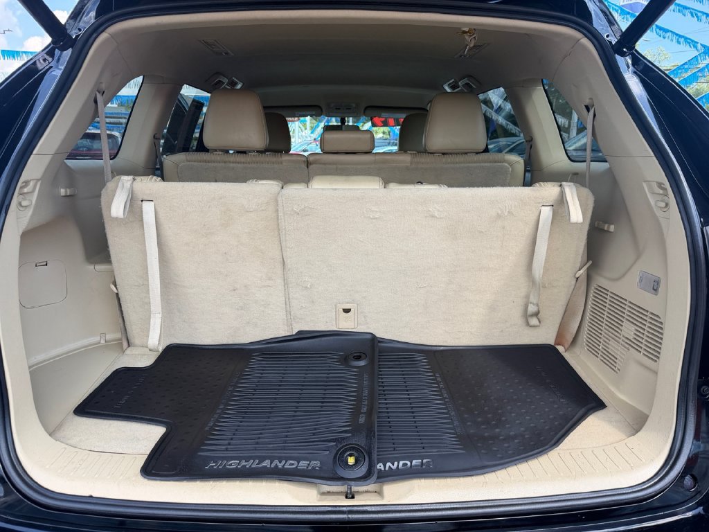 Used 2016 Toyota Highlander Plus FWD image 16