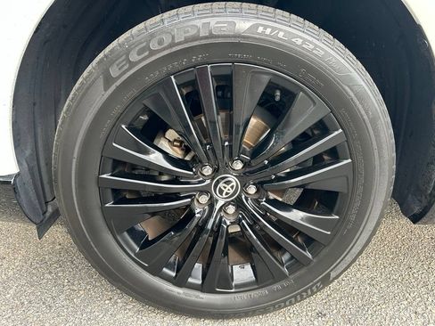 Used 2024 Toyota Venza Nightshade AWD/4WD image 10
