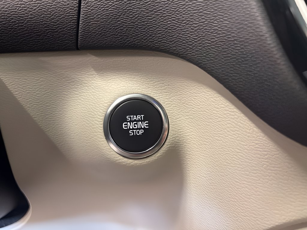Used 2021 Volvo XC40 T5 Inscription AWD/4WD image 11