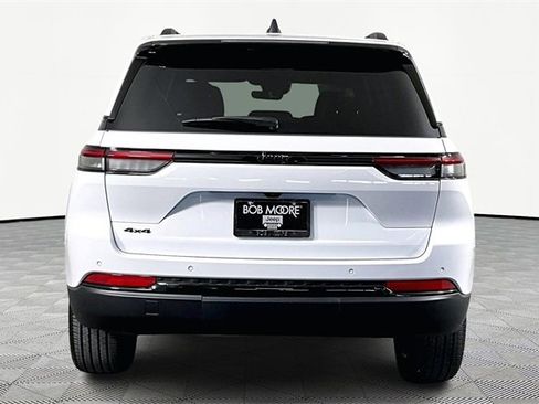 Used 2025 Jeep Grand Cherokee 4WD image 5