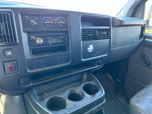 Used 2005 Chevrolet Express 1500 image 28