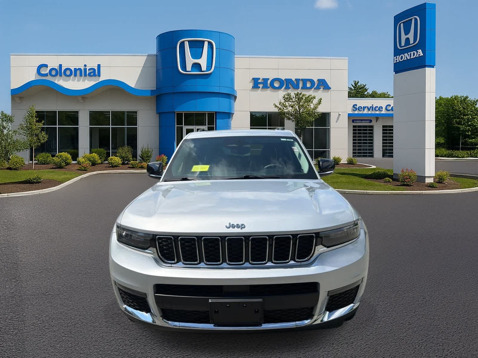 Used 2023 Jeep Grand Cherokee L Limited w/ Trailer Tow Group (B) AWD/4WD image 9