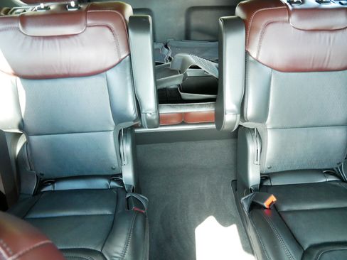 Used 2022 Ford Explorer Platinum w/ Equipment Group 601A AWD/4WD image 13