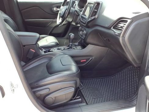 Used 2019 Jeep Cherokee Trailhawk w/ Comfort & Convenience Group AWD/4WD image 29