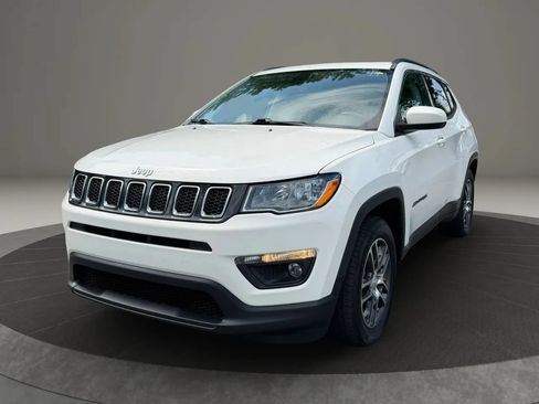 Used 2018 Jeep Compass Latitude w/ Popular Equipment Group FWD image 1