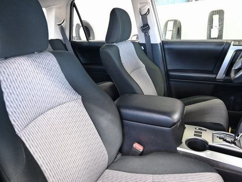 Used 2016 Toyota 4Runner SR5 image 7