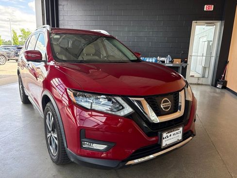 Used 2017 Nissan Rogue SL AWD/4WD image 2