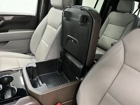 Used 2025 GMC Yukon XL Elevation w/ Elevation Premium Package AWD/4WD image 23