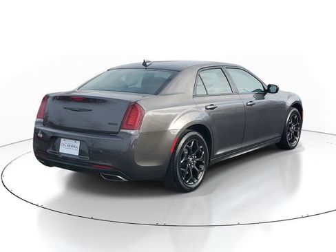 Used 2023 Chrysler 300 Touring L w/ Safetytec Plus Group image 4