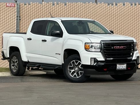Used 2022 GMC Canyon AT4 w/ Driver Alert Package AWD/4WD image 2
