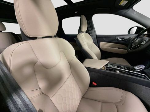New 2027 Volvo XC60 B5 Plus AWD/4WD image 28
