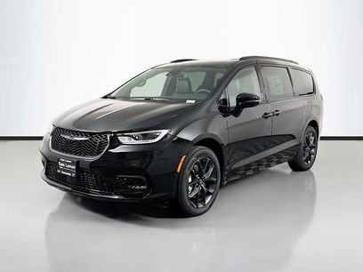 New 2026 Chrysler Pacifica Limited w/ S Appearance Package