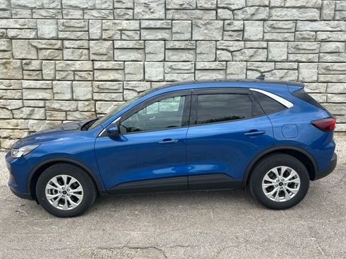 Used 2023 Ford Escape Active w/ Tech Pack #2 AWD/4WD image 3