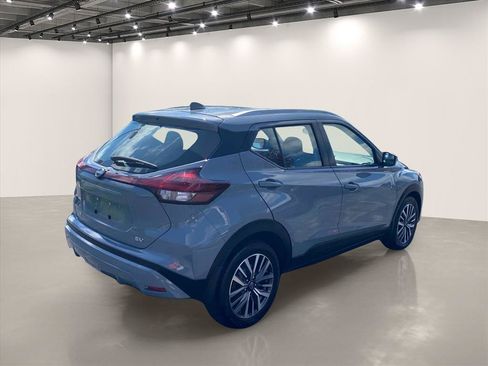 Used 2022 Nissan Kicks SV FWD image 3