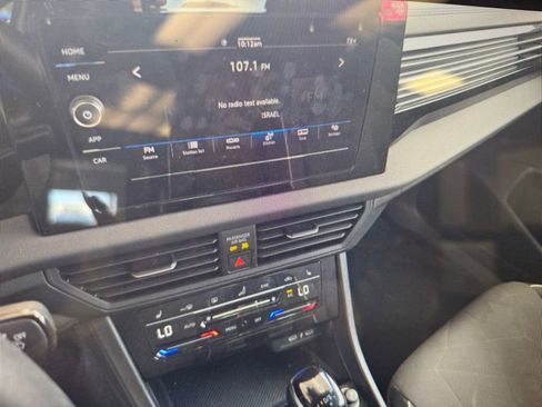 Used 2025 Volkswagen Jetta Sport image 11