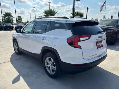 Used 2023 GMC Terrain SLE w/ Driver Convenience Package FWD image 4