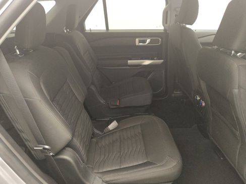 Used 2021 Ford Explorer XLT image 19