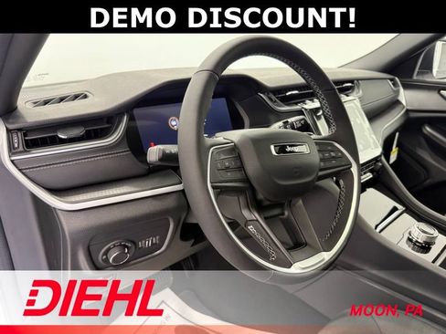 New 2025 Jeep Grand Cherokee Laredo X w/ Luxury Tech Group I image 21