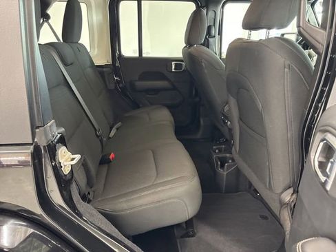 Used 2019 Jeep Wrangler Unlimited Sahara AWD/4WD image 28