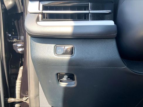 Certified 2025 Lincoln Navigator Reserve AWD/4WD image 36