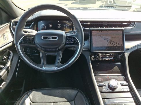 Used 2023 Jeep Grand Cherokee Overland AWD/4WD image 11