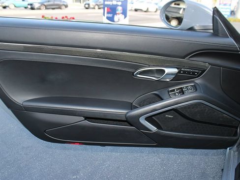 Used 2025 Porsche 718 Cayman RWD image 40