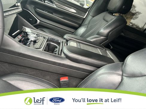 Used 2022 Jeep Wagoneer Series III w/ Premium Group I image 16